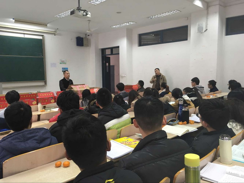 学院领导看望慰问13级考研学子-1.jpg
