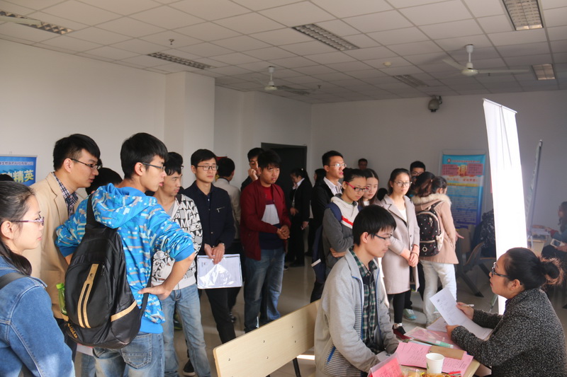 2017届乐鱼官网手机网页版专场招聘会-1(8).jpg
